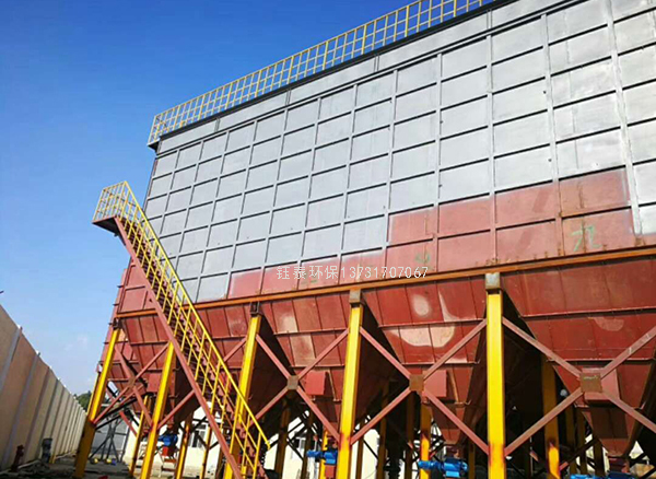 鋁熔鑄煙氣處理除塵器安裝現(xiàn)場(chǎng) 鋁熔鑄煙氣處理除塵器安裝現(xiàn)場(chǎng)